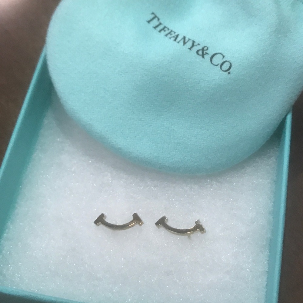 Brand New Sterling Silver Tiffany Smile Earrings